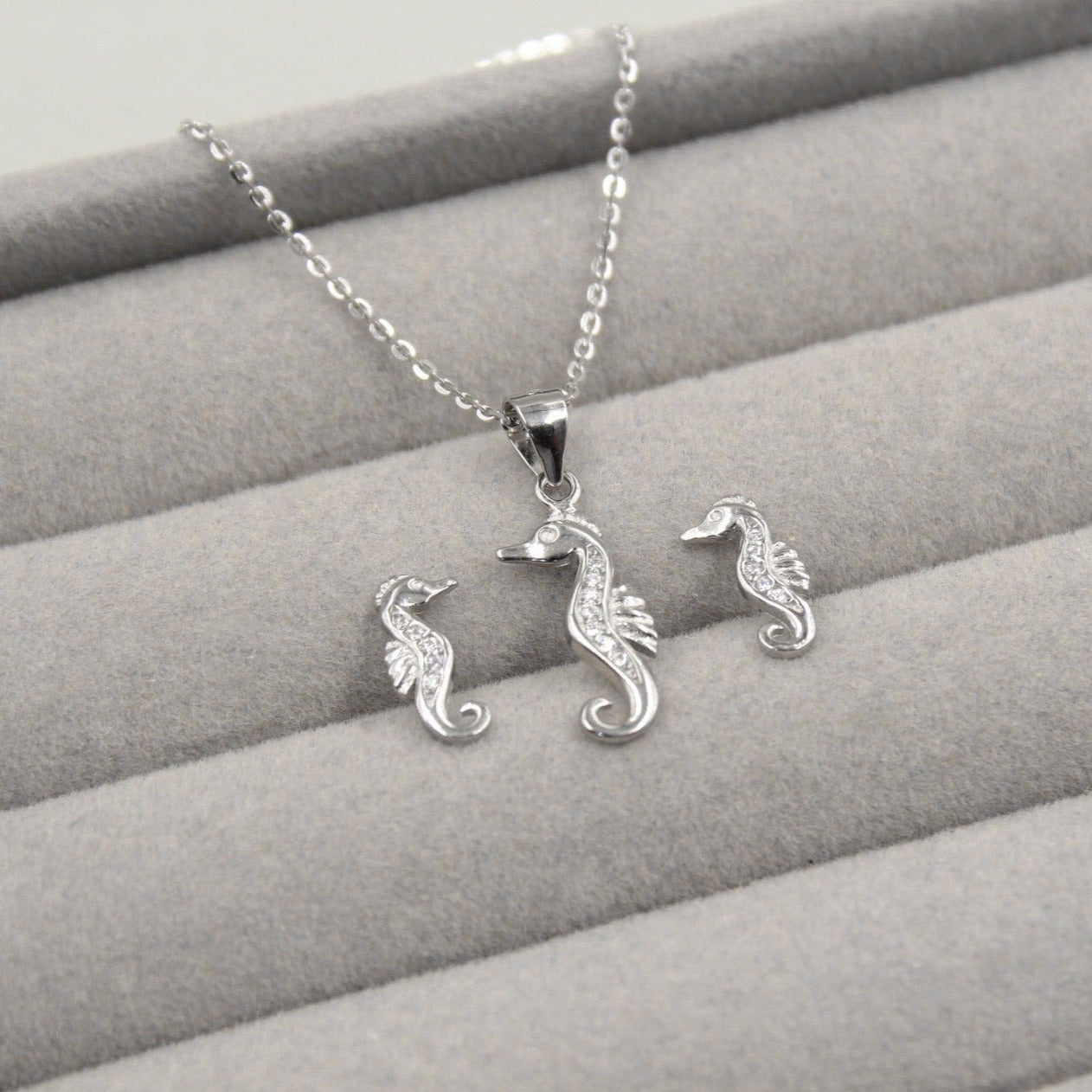 Juego de joyería con diseño de caballitos de mar