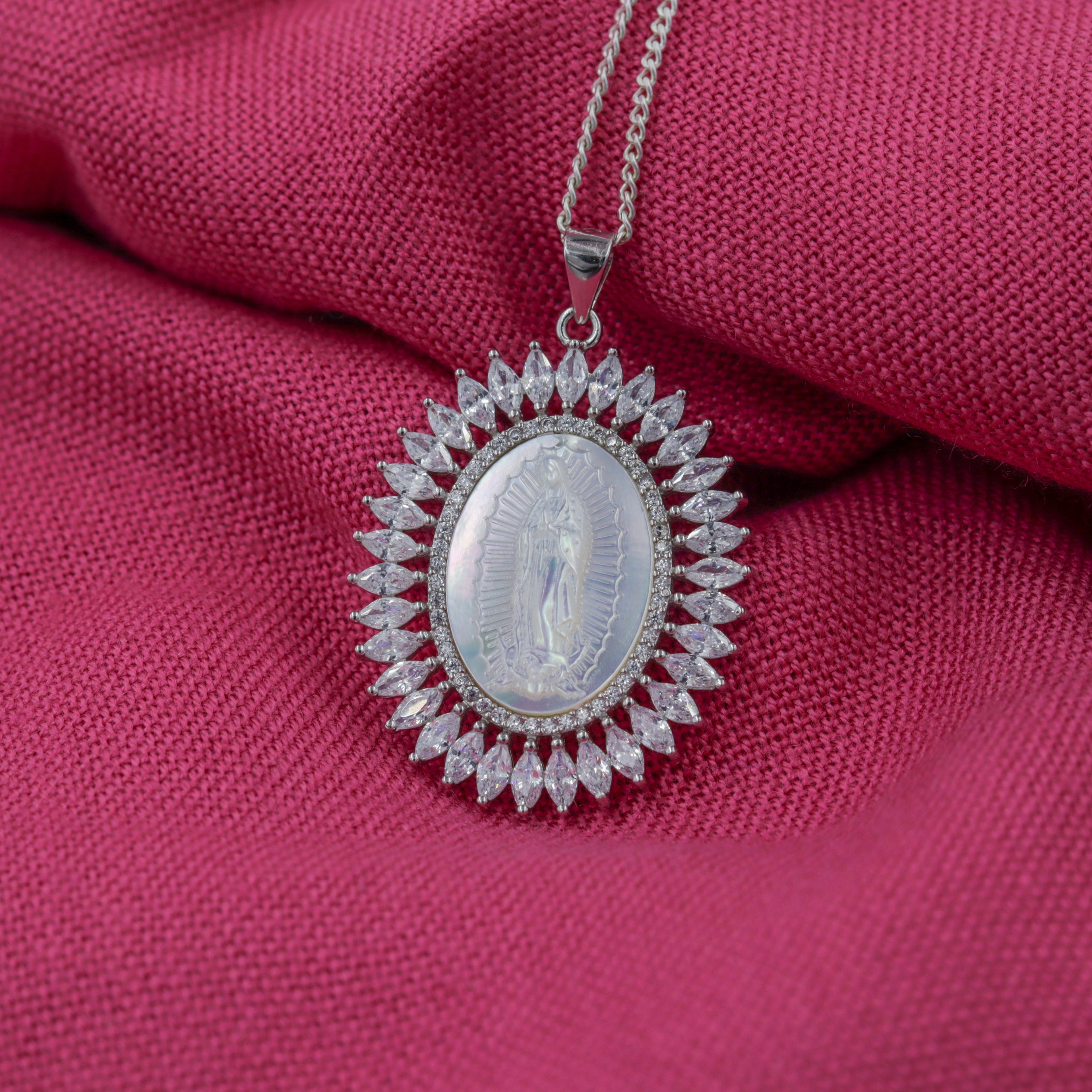 Colgante Virgen de Guadalupe Plata y Madre Perla - Marco de Zirconias Baguette Grandes