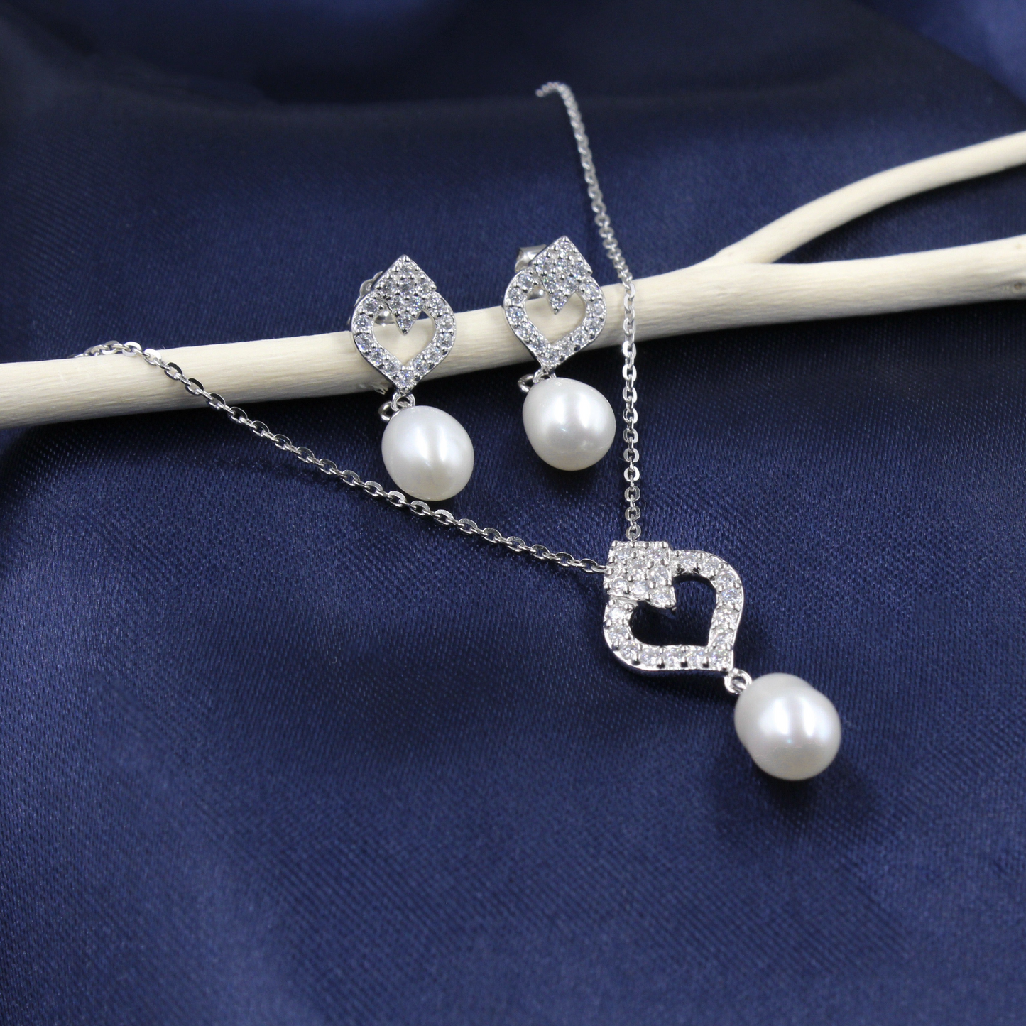 Juego lágrima de perla J7040