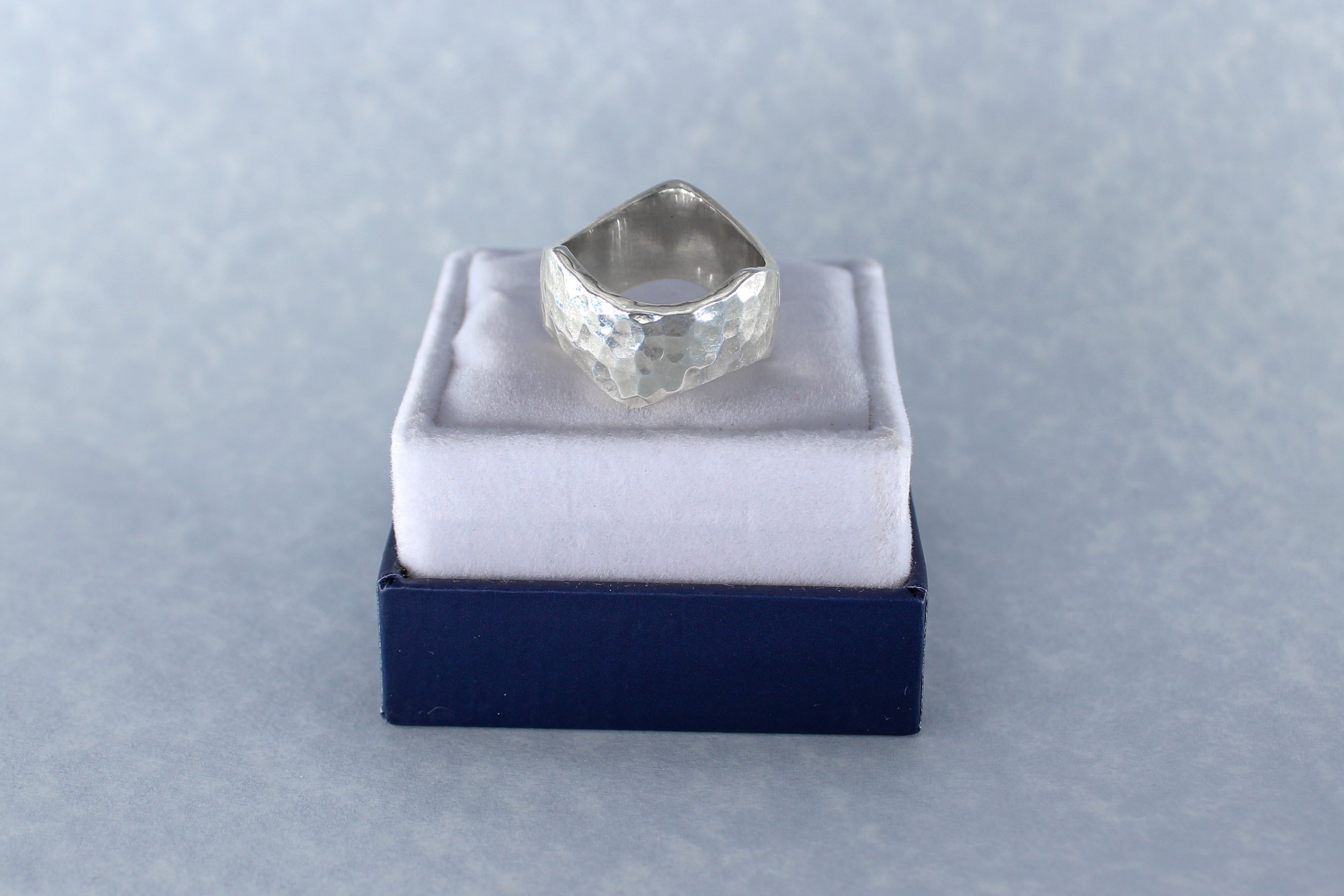 Anillo corona cuadrada TA009