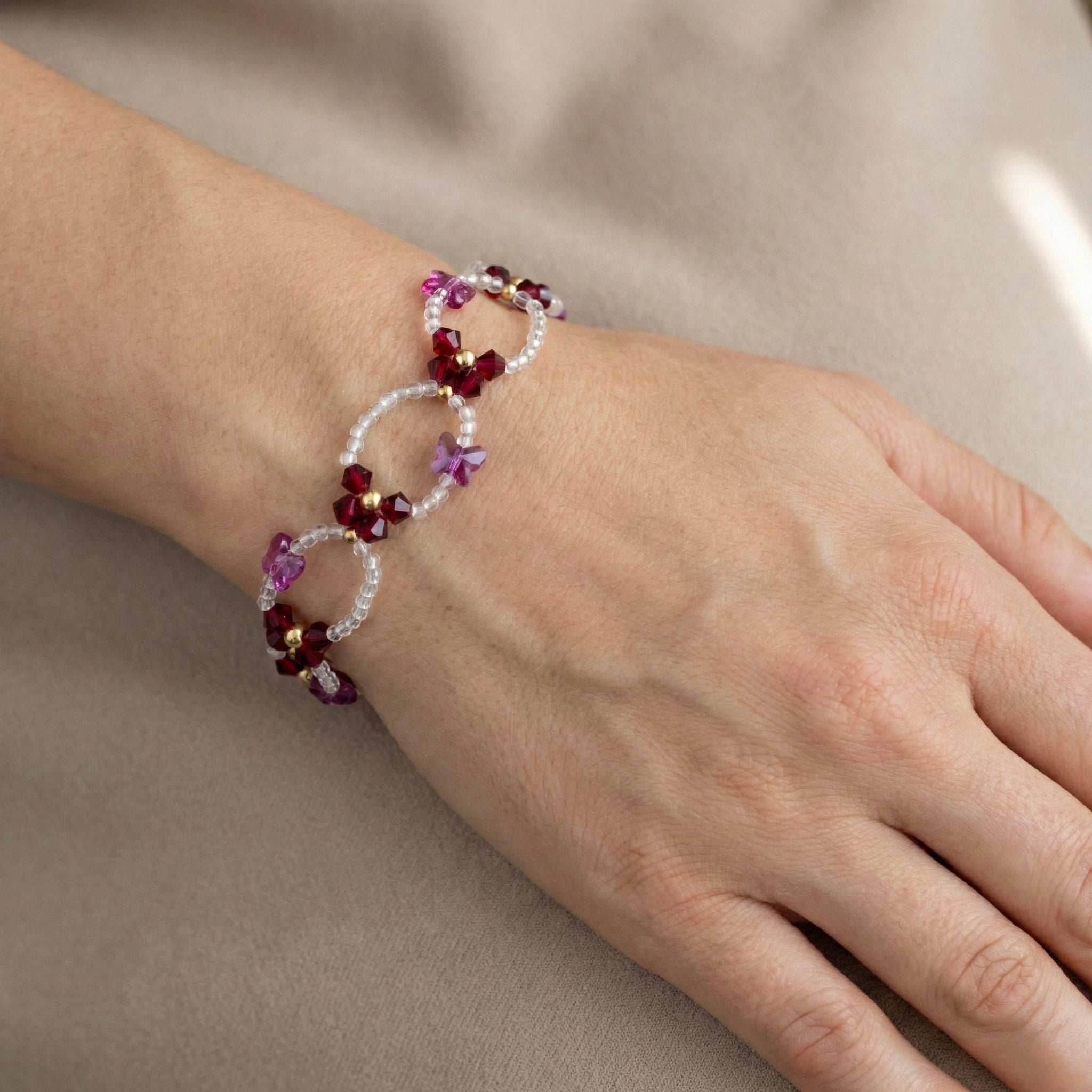 Pulsera Mariposa de Cristal Austriaco y Gold-Filled Burgondy.